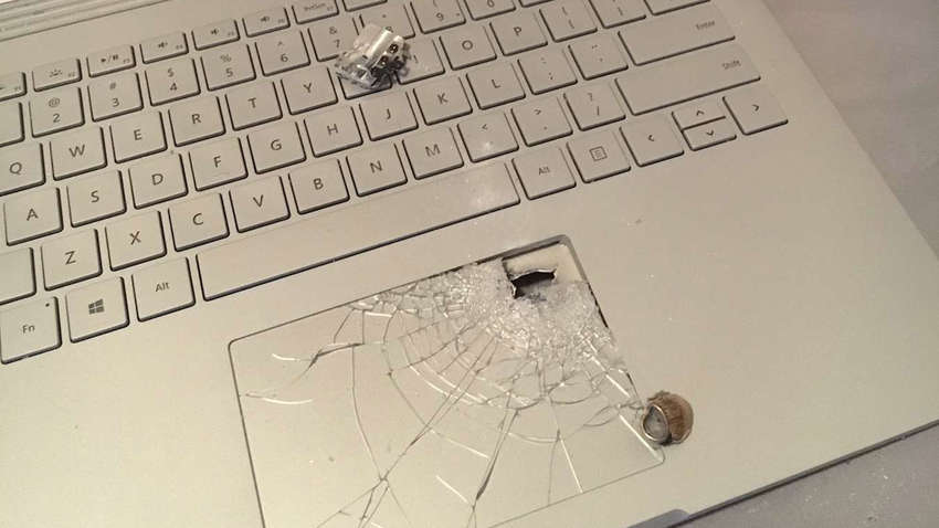 Ноутбук спас своего владельца от пули Ноутбук спас своего владельца от пули