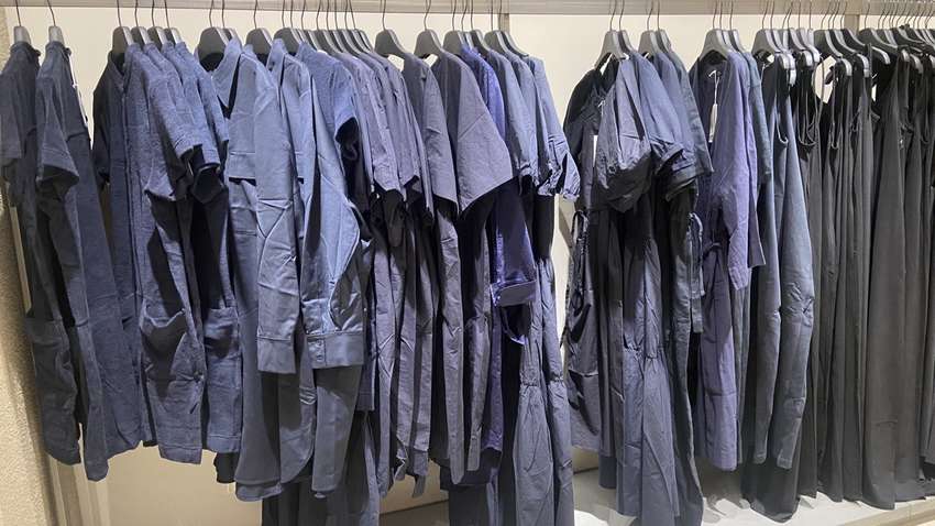 Россияне плюют на санкции: люди продолжают покупать брендовые вещи Россияне плюют на санкции: люди продолжают покупать брендовые вещи