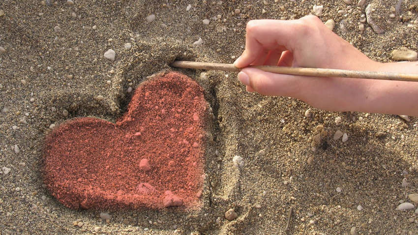 Хронические холостяки: астрологи назвали знаки зодиака, которым не везет в любви