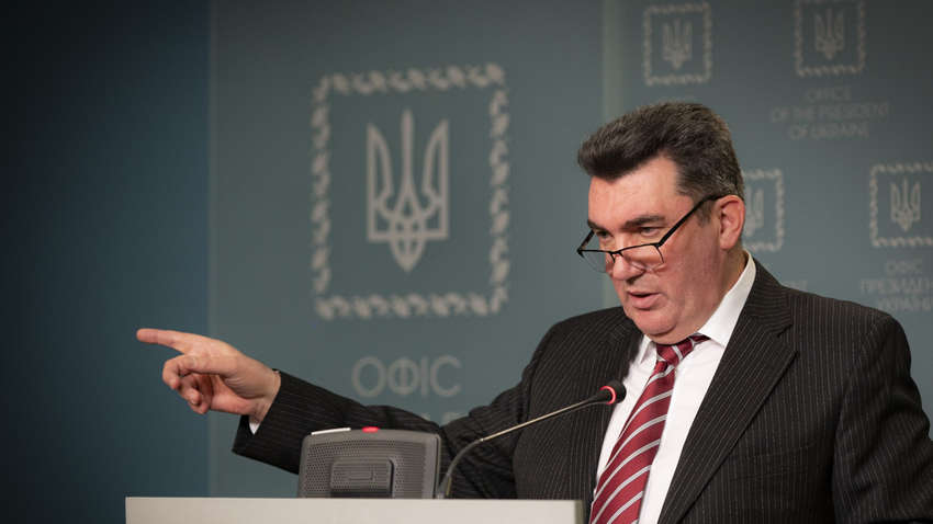 В СНБО прокомментировали законопроект, позволяющий мужчинам выезд за границу В СНБО прокомментировали законопроект, позволяющий мужчинам выезд за границу