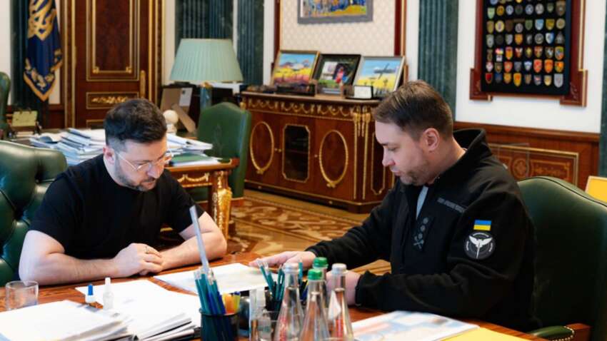 Зеленского от этого отговаривают: «Это был бы трофей для Москвы» Зеленского от этого отговаривают: «Это был бы трофей для Москвы»