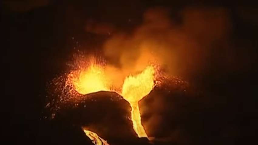 На Канарах утворився новий осередок виверження вулкана: жителів просять не виходити з будинків (ВІДЕО) На Канарах утворився новий осередок виверження вулкана: жителів просять не виходити з будинків (ВІДЕО)