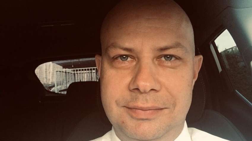 Литовський міністр поголив голову в знак солідарності з онкохворими