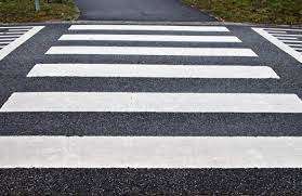 Дитину відкинуло на кілька метрів: поліцейські збили на переході жінку з дитиною (ВІДЕО)  Дитину відкинуло на кілька метрів: поліцейські збили на переході жінку з дитиною (ВІДЕО)