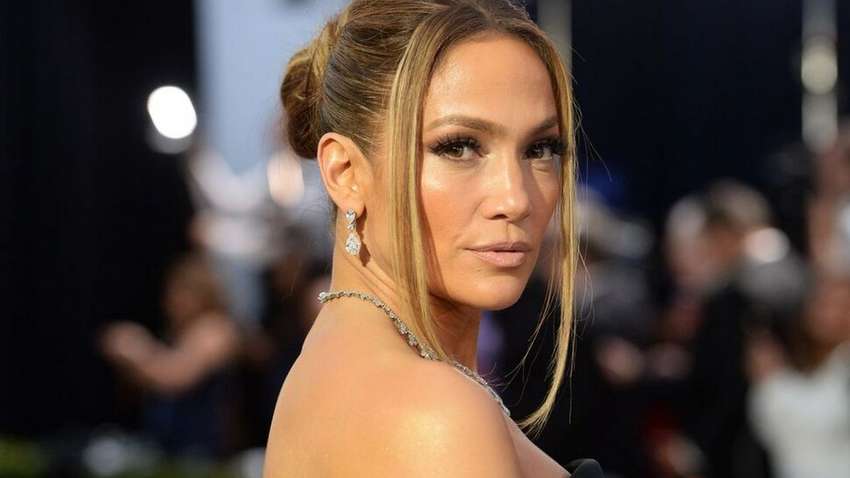 Дженнифер Лопес вышла в свет в украшениях за 9 млн долларов