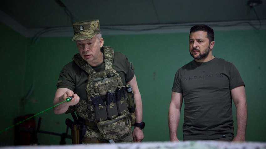 Кто-то снова «стравливает» Зеленского и Сырского на фоне успехов ВСУ: о чем речь  Кто-то снова «стравливает» Зеленского и Сырского на фоне успехов ВСУ: о чем речь