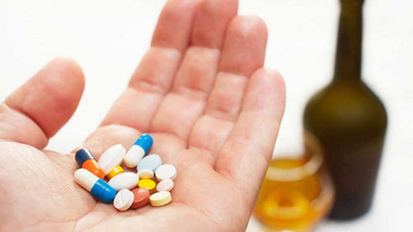 Антибиотики и алкоголь: почему их нельзя смешивать Антибиотики и алкоголь: почему их нельзя смешивать