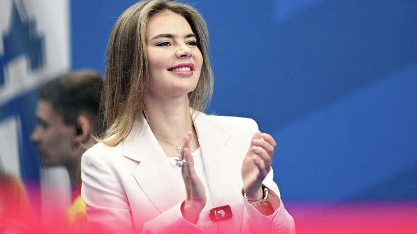 "Понівечила себе": коханка Путіна вийшла на публіку з "новим обличчям" (ФОТО)