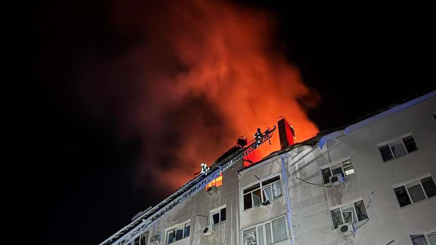 Вибухи та влучання у будинок: понад 200 людей евакуювали з домівок