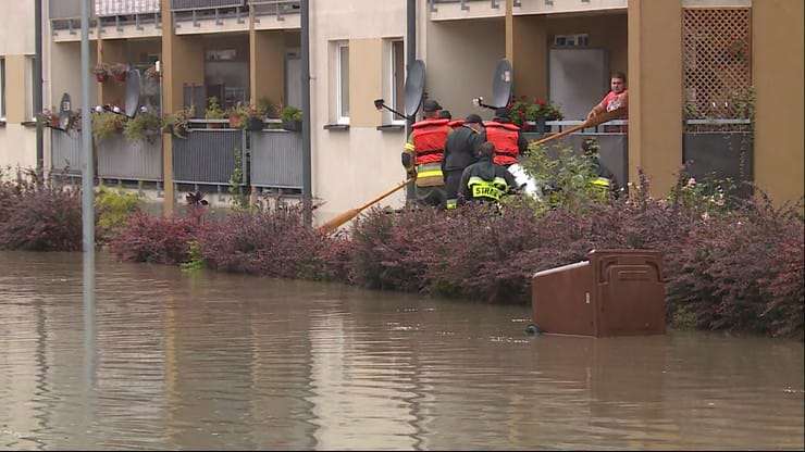 Польщу накрила вода: потужні грози і смерчі спровокували потоп