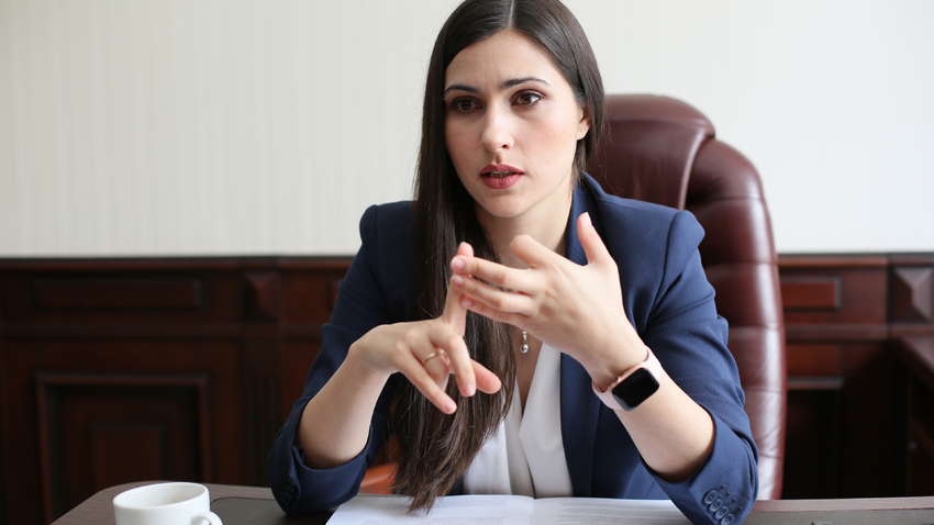 Немиті та нечесані діти Донбасу: «слуга народу» оскандалилася в прямому ефірі (ВІДЕО) Немиті та нечесані діти Донбасу: «слуга народу» оскандалилася в прямому ефірі (ВІДЕО)