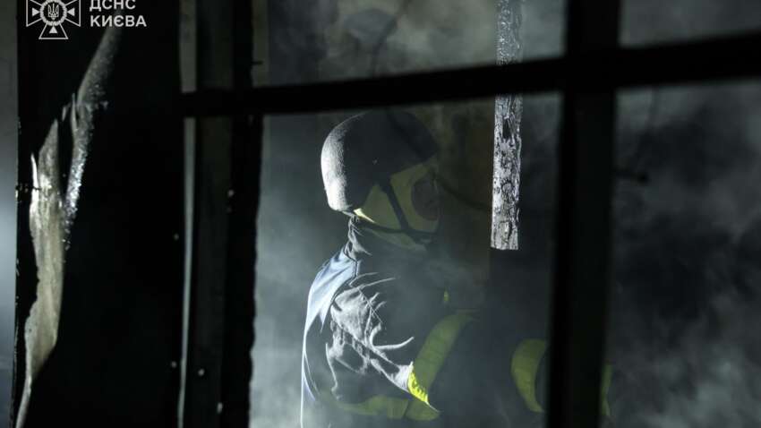 Жуткие фото последствий удара беспилотников по Киеву Жуткие фото последствий удара беспилотников по Киеву
