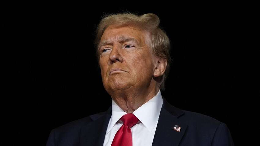 Лише один дзвінок призвів до кардинальних змін: стало відомо, хто раптово змінив позицію Трампа 