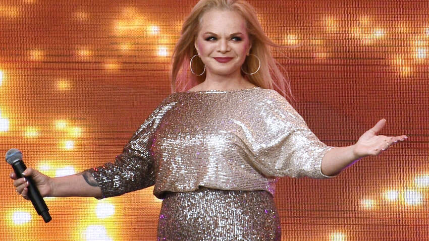 Певица из Одессы, поддерживающая режим Кремля, похвасталась связями с Украиной