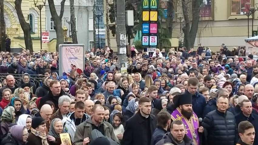 У Рівному скасували традиційний хресний хід