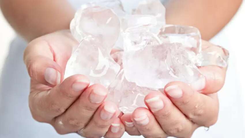 Ученые создали "теплый лед": это новая форма воды на Земле