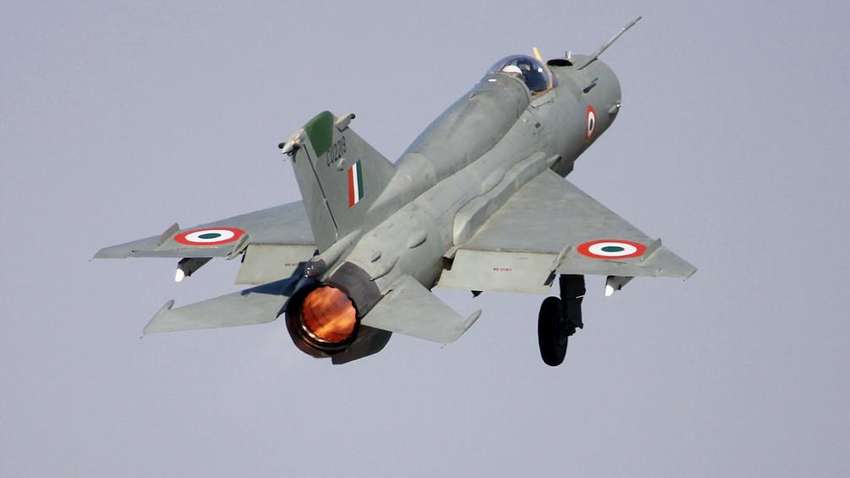 В Индии разбился самолет военных: есть пострадавшие  В Индии разбился самолет военных: есть пострадавшие