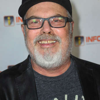 Умер сценарист мультфильма "Пинки и Брейн"