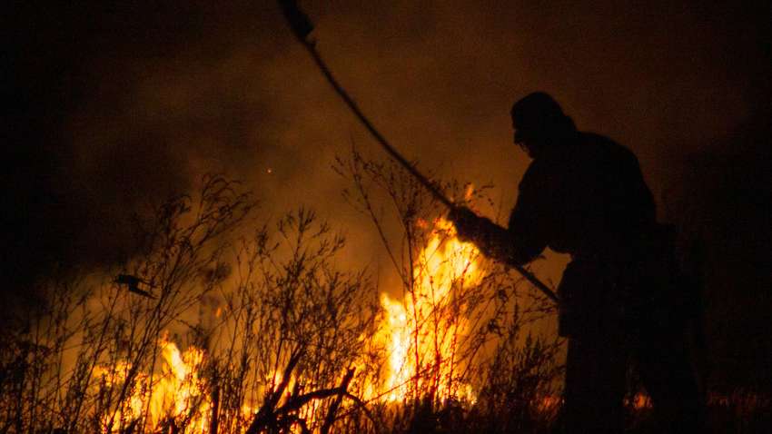Возле украинской границы загорелся военный российский лагерь (ВИДЕО)