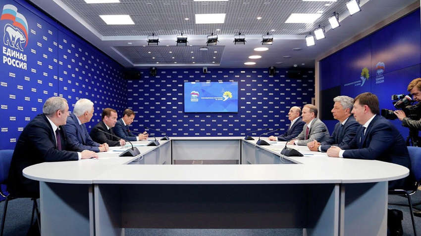 Медведев пообещал рассмотреть отмену санкции в отношении украинских предприятий