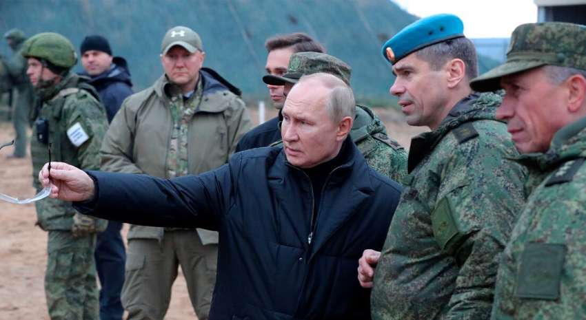 Путин после "вояжа" в Украину поехал к своим генералам: что известно (ВИДЕО) Путин после "вояжа" в Украину поехал к своим генералам: что известно (ВИДЕО)