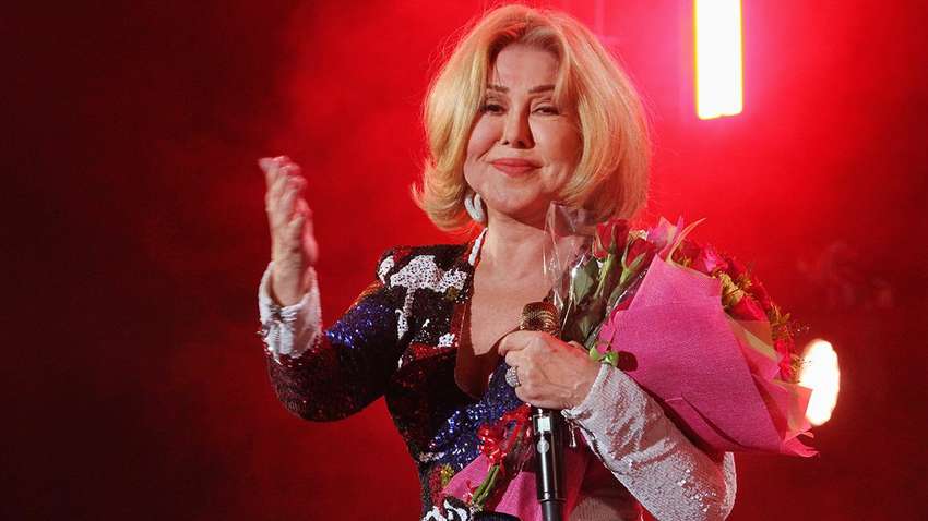 Клуб предателей увеличился: бывшая киевлянка получила паспорт РФ