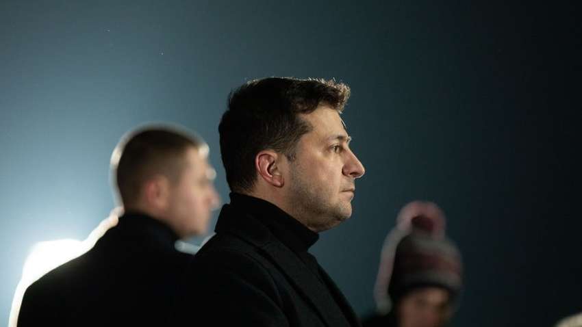 Зеленский возвращается в Украину из-за крушения самолета