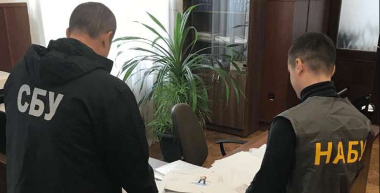 Ідея Зеленського прирівняти корупцію до держзради: чим відповіли у Європарламенті