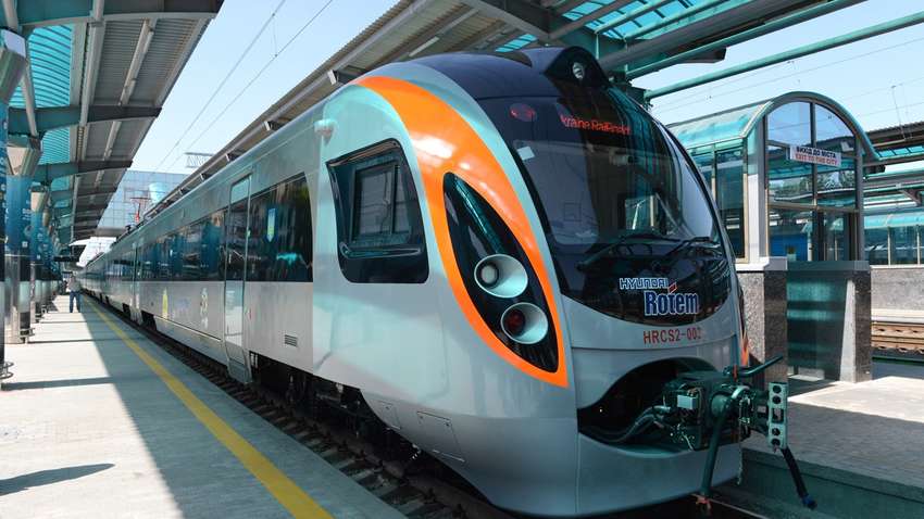 Украинцев, застрявших в Польше, эвакуируют спецпоездами