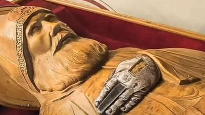 Росія воює з Україною середнім пальцем Іллі Муромця, який вкрали у Лаврі: шокуючі подробиці