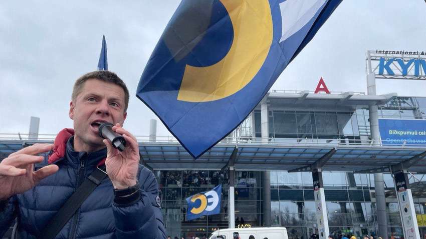 Нардеп Гончаренко розповів, чому рейс Варшава-Жуляни тепер точно увійде до історії