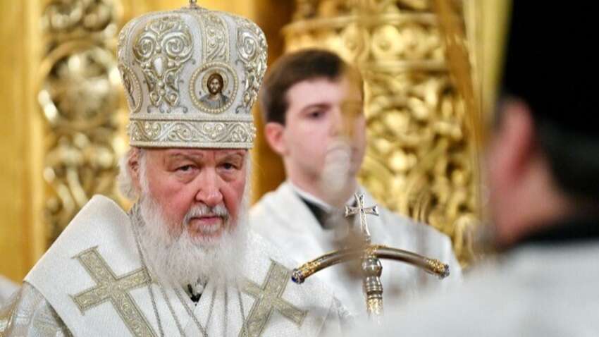 А простим росіянам розповідає, що Америка - "зло": патріарх Кирило "засвітив" модний гаджет із США (ФОТО) А простим росіянам розповідає, що Америка - "зло": патріарх Кирило "засвітив" модний гаджет із США (ФОТО)