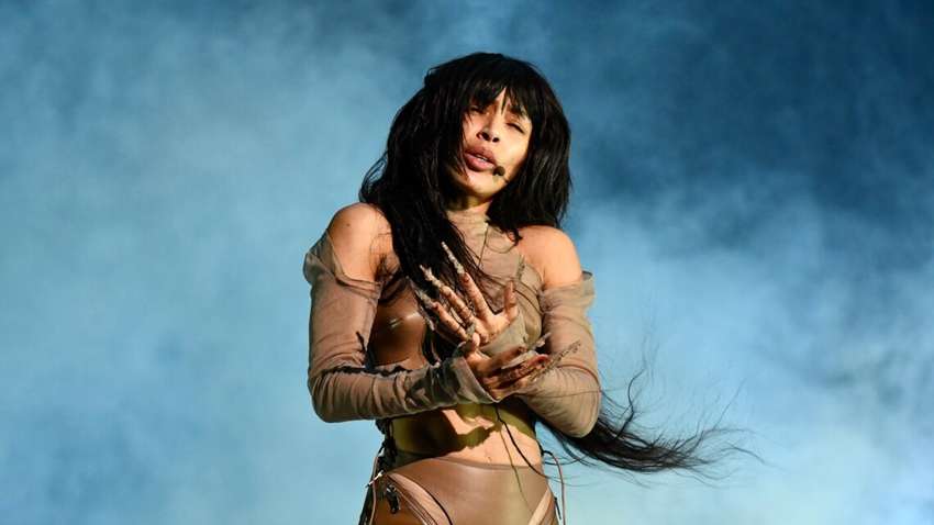 Переможниця Євробачення відмовилася підписувати прапор України  