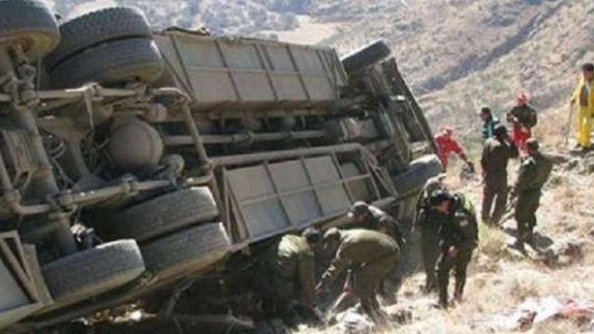 В Боливии автобус упал в пропасть: 14 погибших медиков