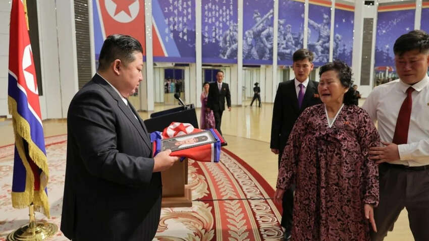 Кім Чен Ин звернувся з полум'яною промовою до родин загиблих на війні проти України Кім Чен Ин звернувся з полум'яною промовою до родин загиблих на війні проти України