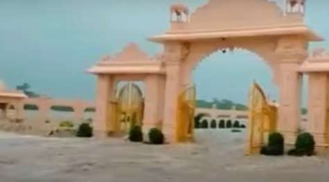 Индию накрыли масштабные наводнения, которые разрушают дома и убивают людей (ВИДЕО) Индию накрыли масштабные наводнения, которые разрушают дома и убивают людей (ВИДЕО)