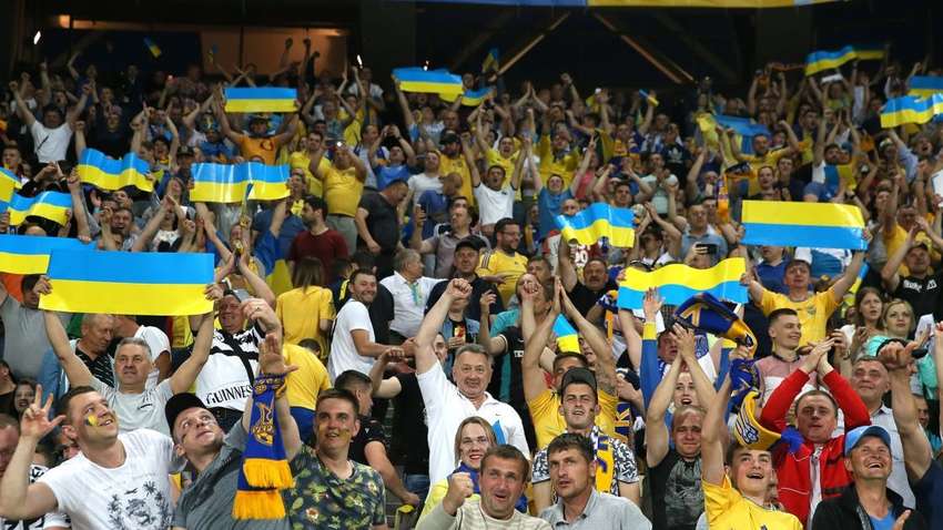 Возвращение зрителей на трибуны в Украине: почему это важно для спорта Возвращение зрителей на трибуны в Украине: почему это важно для спорта