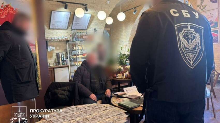 Продавал снятие с розыска и бронирования от мобилизации: в Киеве попался с поличным депутат