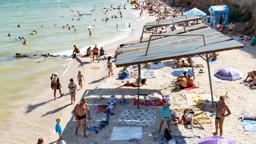 На Азовському морі відпочивальники біжать із пляжу: що сталося