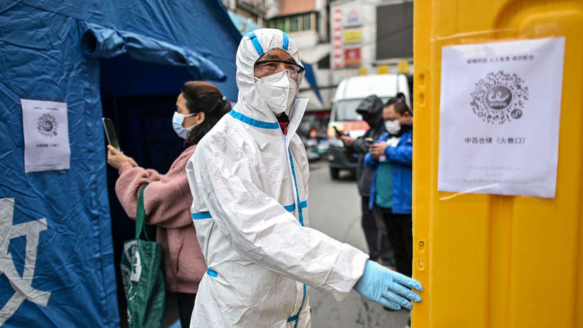 Китай подвоює заходи у боротьбі з COVID-19 та втрачає шалені кошти Китай подвоює заходи у боротьбі з COVID-19 та втрачає шалені кошти