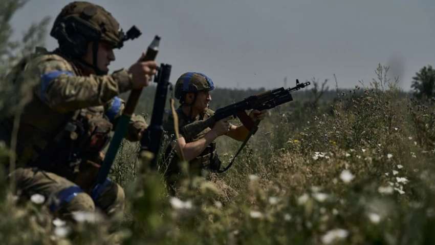 Чи виводить Росія війська зі сходу України: що говорять військові