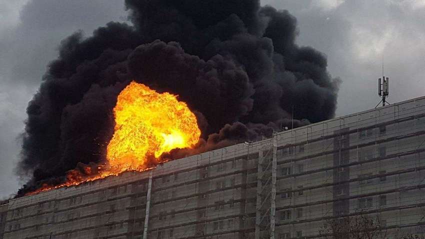 Масштабный пожар охватил дома на северо-востоке Берлина