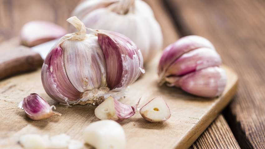 Медики пояснили, кому протипоказаний часник