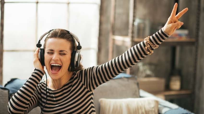 Як людині може допомогти музична терапія