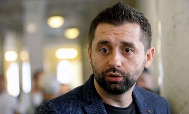 Арахамия прокомментировал звонки с Банковой нардепам МФО Разумкова Арахамия прокомментировал звонки с Банковой нардепам МФО Разумкова