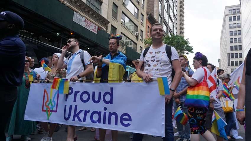 У найбільшому ЛГБТ-прайді у Нью-Йорку вперше пройшла колона українців