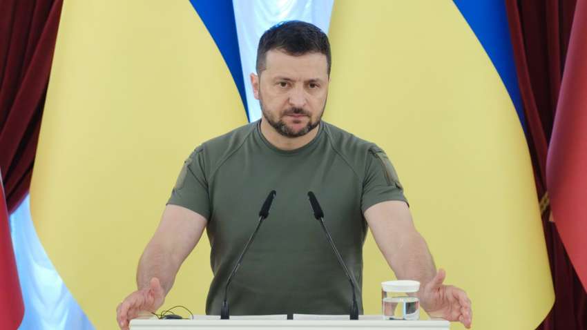 Зеленский отреагировал на заявления Путина о своей нелегитимности Зеленский отреагировал на заявления Путина о своей нелегитимности