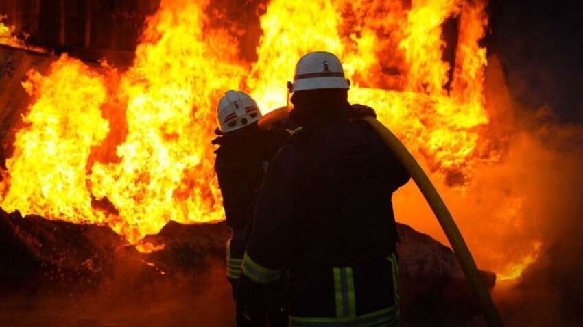 Шість вибухів і безкінечні пожежі: велике місто України переживає жахливий ранок 