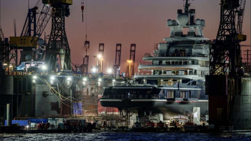 "Місяць" ціною в 400 млн євро: у Німеччині заарештували яхту російського олігарха "Місяць" ціною в 400 млн євро: у Німеччині заарештували яхту російського олігарха