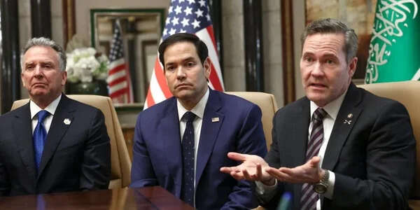 Війна в Україні: як бути українцям, після того, як США «умивають руки» 